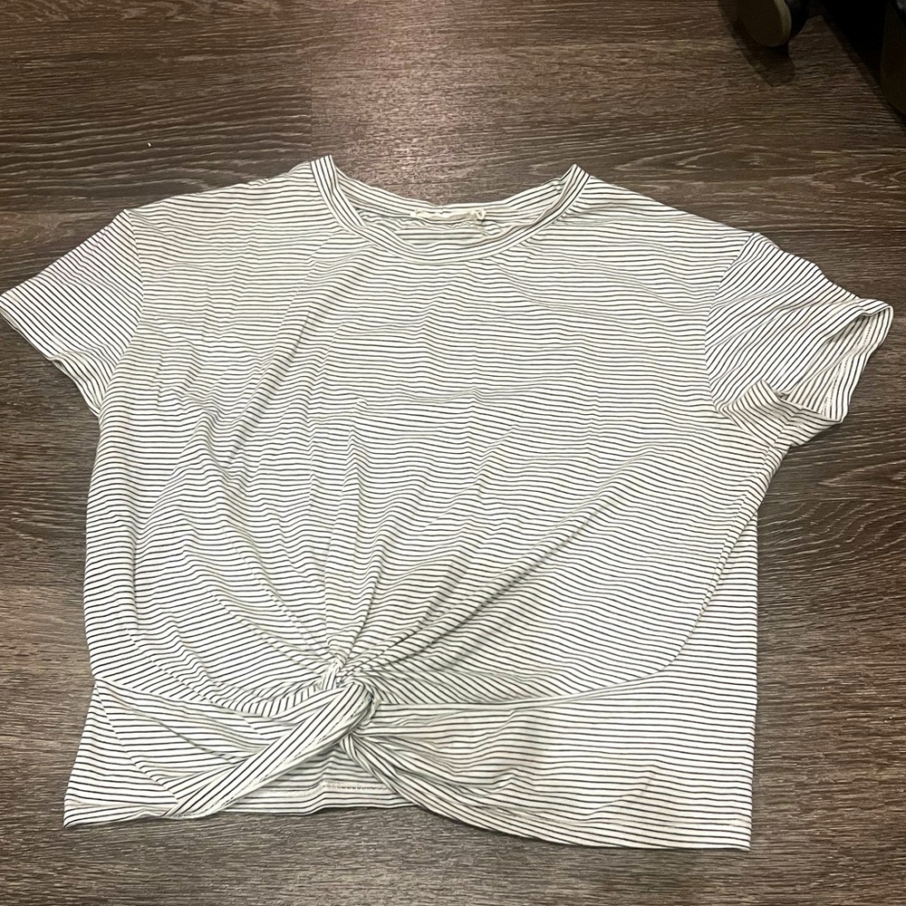 Cropped tee with tie front